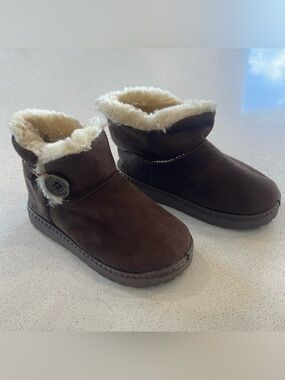 China Buttons City Toddler Girls Boots, Brown, Fleece Lined Size 29
